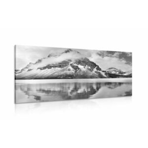 Obraz jezioro w pobliżu pięknej góry w wersji czarno-białej obraz