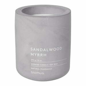 Zapachowa sojowa świeca czas palenia 55 h Fraga: Sandalwood and Myrh – Blomus obraz