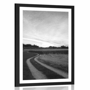 Plakat z passe-partout zachodzące słońce nad krajobrazem w czerni i bieli obraz