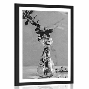 Plakat z passe-partout gałązka wiśni w wazonie w czerni i bieli obraz