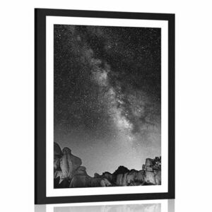 Plakat z passe-partout gwiaździste niebo nad skałami w czerni i bieli obraz