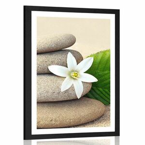 Plakat z passe-partout biały kwiat i kamienie na piasku obraz