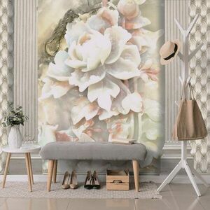 Tapeta luksusowe kwiaty między kolumnami obraz