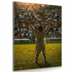 Obraz zwycięskiego gestu małego piłkarza obraz