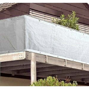 Biała plastikowa osłona balkonowa 300x90 cm – Garden Pleasure obraz