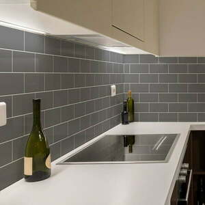 Zestaw naklejek na kafelki 30 szt. 20x10 cm Subway Tiles Grey – Ambiance obraz