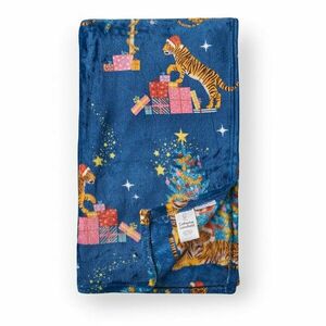 Niebieski koc ze świątecznym motywem z mikropluszu 130x170 cm Christmas Tiger – Catherine Lansfield obraz