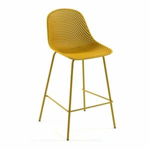 Metalowy/plastikowy hoker ogrodowy w kolorze ochry Quinby – Kave Home obraz